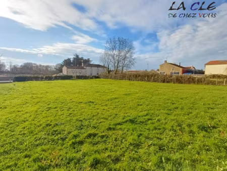vente terrain à saint-hilaire-des-loges (85240) : à vendre / saint-hilaire-des-loges