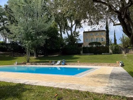 ancienne bastide avec piscine et terrain à vendre à cadenet