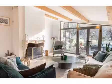 maison de charme t6 de plain-pied avec piscine et jardin arboré