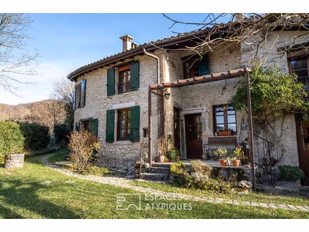 maison en pierre xixe rénovée avec vue et vaste terrain arboré