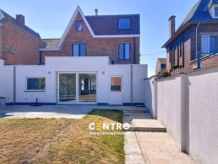 prachtig herenhuis (met o.a. 5 slpk  garage en tuin)  apart kantoor-gebouw en 630 m2 magaz