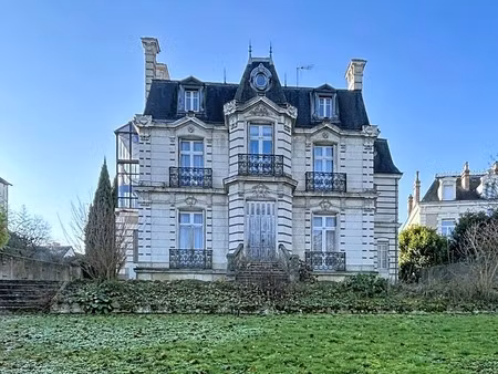 maison de maître  coeur de ville montval-sur-loir (72)  6 chambres  terrain 2090 m²