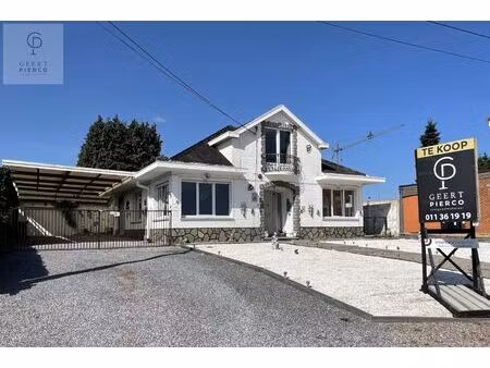 deze te renoveren woning is gelegen in het landelijke rumsdorp en dit op slechts enkele mi