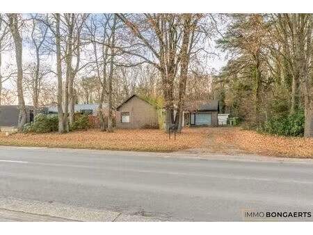 gelijkvloerse woning met polyvalent bijgebouw