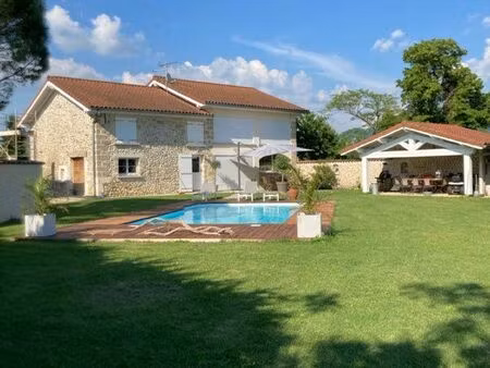 coup de cœur : magnifique maison en pierre 210 m² avec piscine - à louer