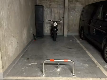 place de parking sous-terrain sécurisée