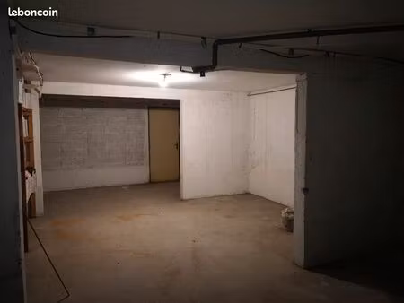 grande réserve/cave sécurisée de 40 m2 avenue carnot-accès ascenseur