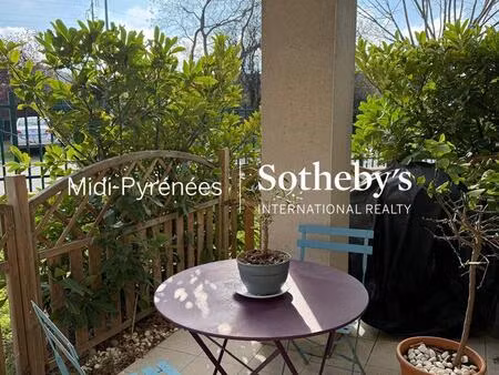 t3 terrasse et parking