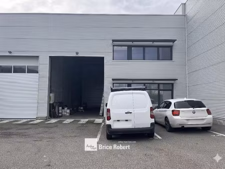 a louer - local d'activités récent de 170 m² au sein d'une zone dynamique - genas