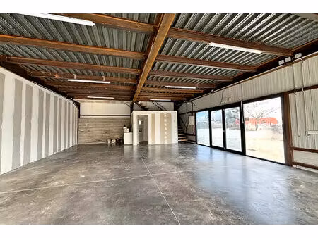 location local commercial 3 pièces  300.00m²  vestric