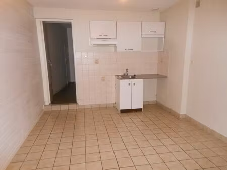 location appartement 2 pièces 30m2 rodez 12000 - 345 € - surface privée
