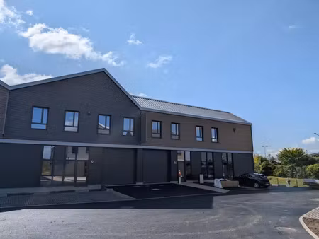 cellules neuves a louer des 174 m²