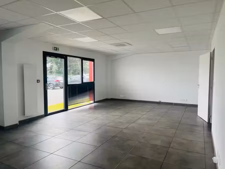 a louer bureaux 120m2 donges