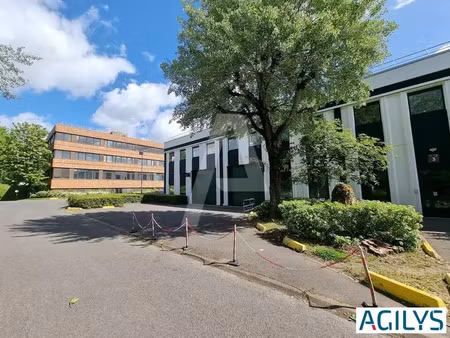 a louer : locaux d'activités / stockage à 8 minutes de la gare tgv / rer de massy-palaisea