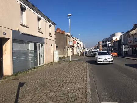 cellule commerciale de 80 m2 à louer à rezé