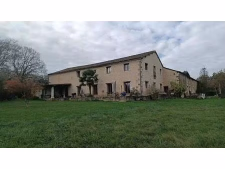 maison familiale avec gite et grange - 6.7 hectares de terrain
