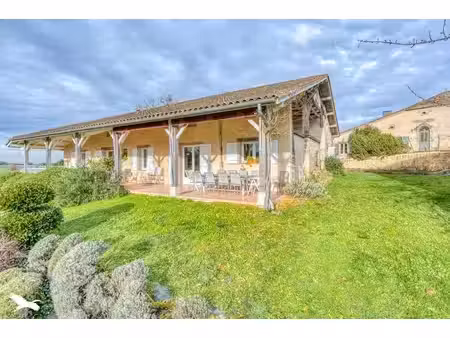 maison en pierre de 15 pièces principales