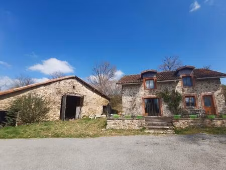 ensemble immobilier sans voisinage avec 18ha