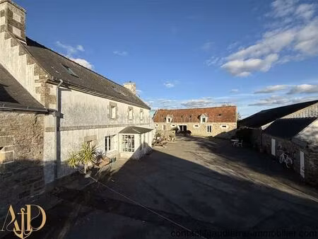 très joli corps de ferme de 1868 rénové - gîte locatif possible - terre agricole - au...