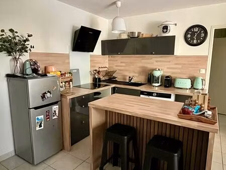 bel f2  parking et balcon prox zone commerciale