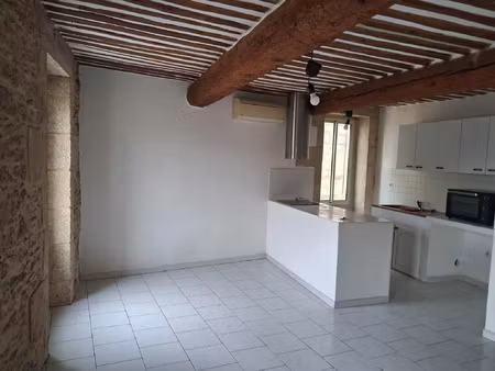 location - appartement t2 de 52 m2 dans un immeuble de villa