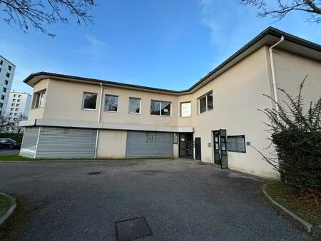location bureau 97 m² à saint-priest (69800)
