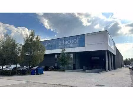 entrepôt récent à louer le long de l'e40 à erembodegem