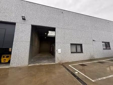 unité pme avec bureaux à louer à sint-eloois-vijve
