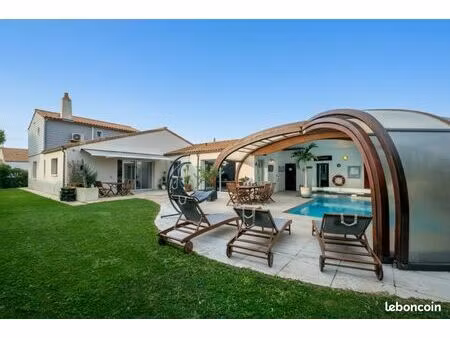 maison 7 pièces 296 m²