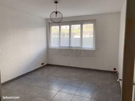 beau t3 avec garage à saint-genest-lerpt