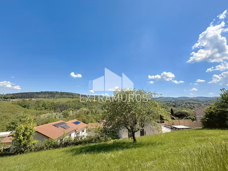 a vendre en co-exclusivite agreable terrain constructible au