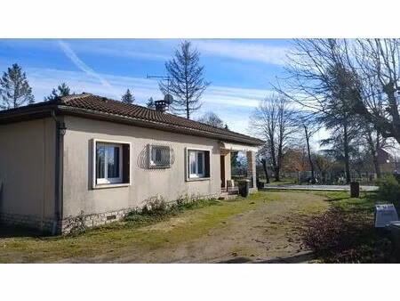 maison 3 chambres  7700 m² terrain clos