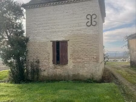 lot de 8 bâtiments sur grand terrain – environnement calme