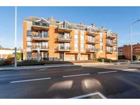très bel appartement 2 ch. de 98 m²  chaussée de tongres.