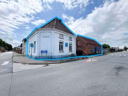 maison à rénover avec atelier et parking