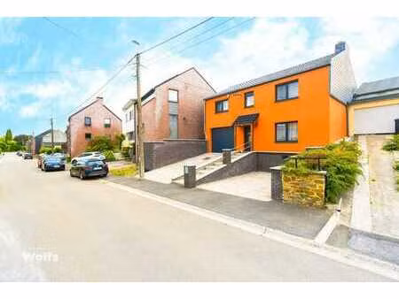 spacieuse maison avec garage et agréable jardin !