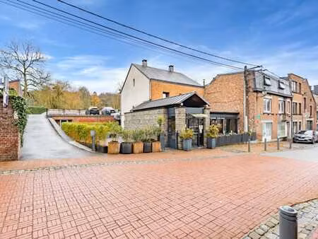 ensemble immobilier situé en plein centre de marche-en-f. !