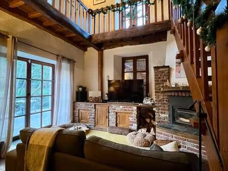 bâtisse en pierre de caractère  terrain de 25 ares