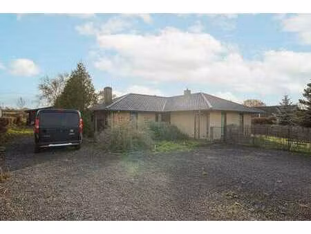 plain-pied de 2006 avec jardin et dépendances