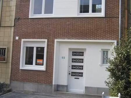 agréable maison lumineuse rénovée avec jardin  bon quartier.