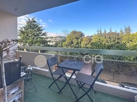 le cannet colombier  studio avec terrasse