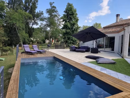 grande maison avec garage et piscine vue sur le canal !