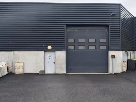 locaux d'activités avec bureaux et atelier