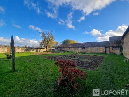 corps de ferme à rénover sur près de 4000m² de terrain -12 pièce(s)