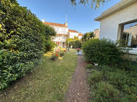 maison quartier zola à nantes d'environ 176m²   avec grand jardin arboré. fort potentiel d