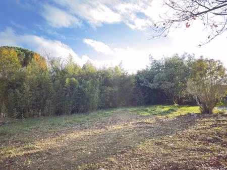 terrain plat viabilisé de 700 m2