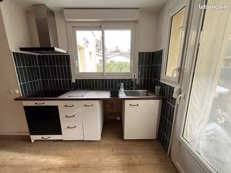 maison à louer  refait à neuf  75m2. deux chambres. jardin. 1200eur cc. colocation possibl