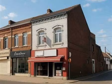 immeuble mixte sur un axe important