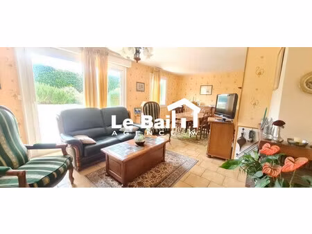 maison de plain pied avec sous sol total  vue dégagée