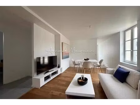 appartement au 1er étage 2 chambres et un bureau